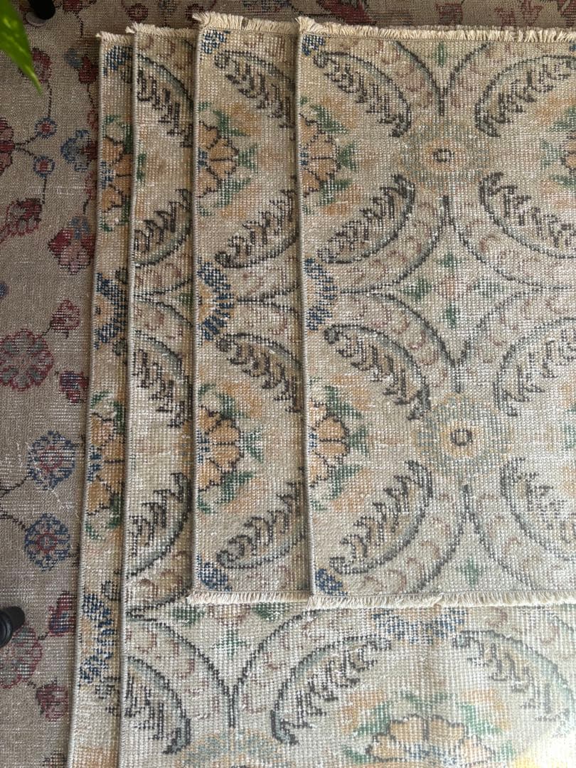 花柄ラグ・トルコラグ　ヴィンテージ　アナトリア