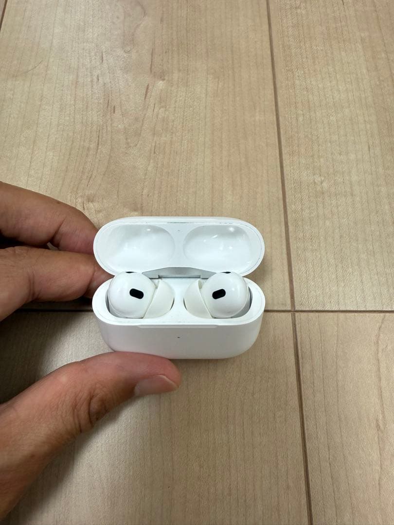 AirPods Pro 2 エアポッズプロ2 純正　正規品　本物　付属品あり