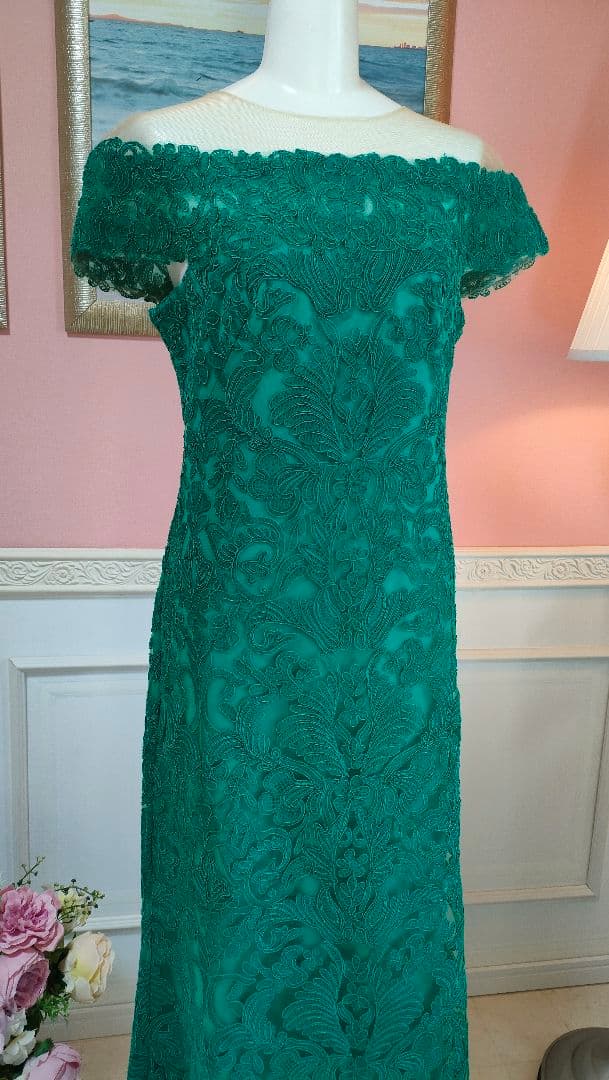 てんとう虫です。TADASHI SHOJI グリーン コードraceドレス