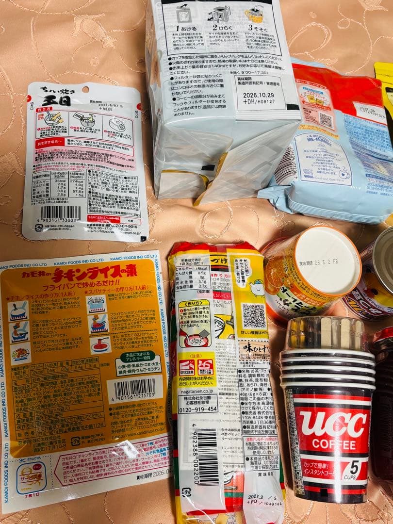 藤*川様 【食品まとめ売り】 カレー ラーメン 珈琲 青汁 調味料 色々57点+