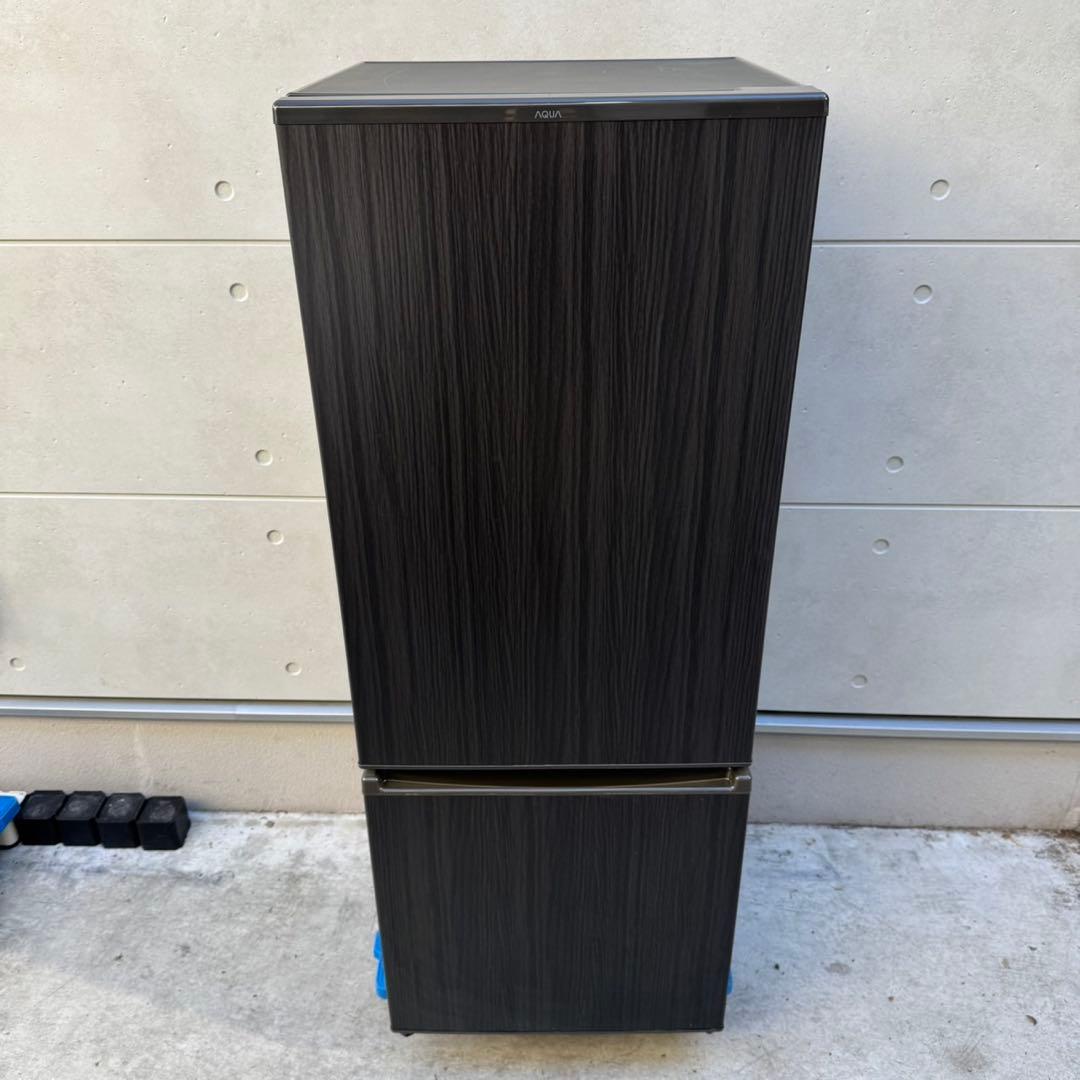 118⭐️2022年製美品★アクア冷蔵庫　木目　ブラウン　大型200L　一人暮らし