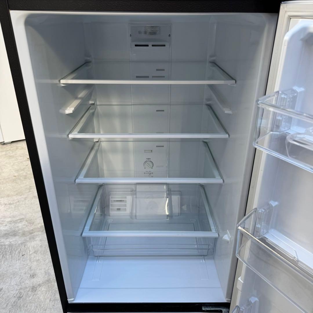 118⭐️2022年製美品★アクア冷蔵庫　木目　ブラウン　大型200L　一人暮らし