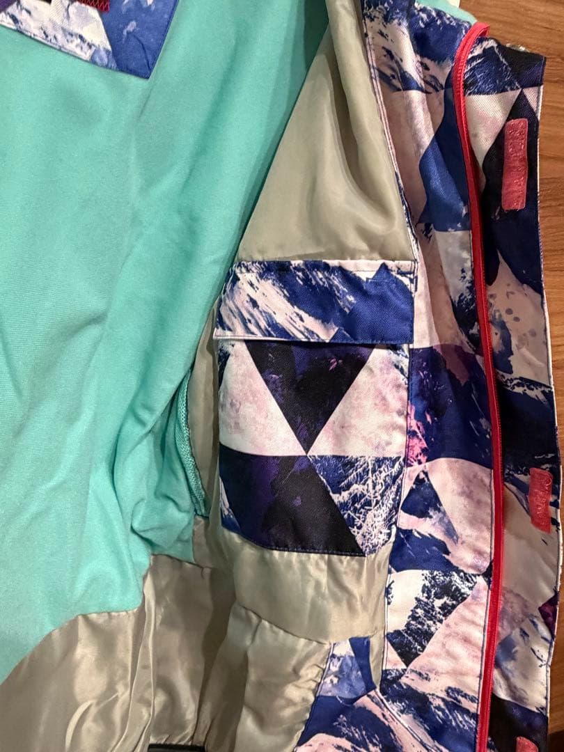 スノーボードウェアセット（ジャケット・パンツ）　レディース Mサイズ　DLite