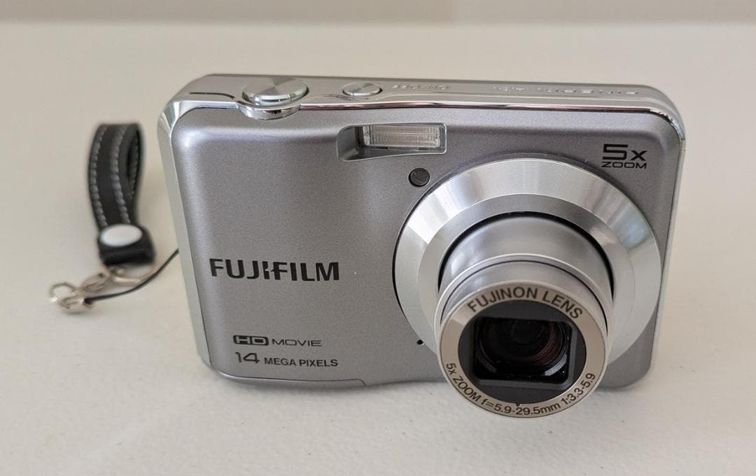 FUJIFILM FinePix AX600シルバー/乾電池式