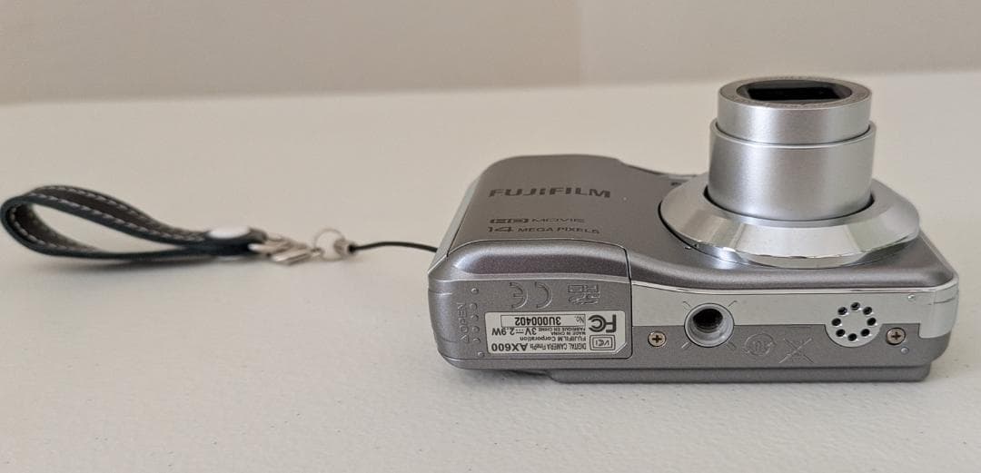 FUJIFILM FinePix AX600シルバー/乾電池式