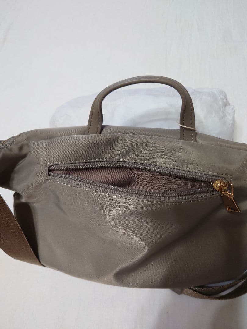 新品タグ付き ペシンシャ ポケットデザイン ショルダーバッグ グレー