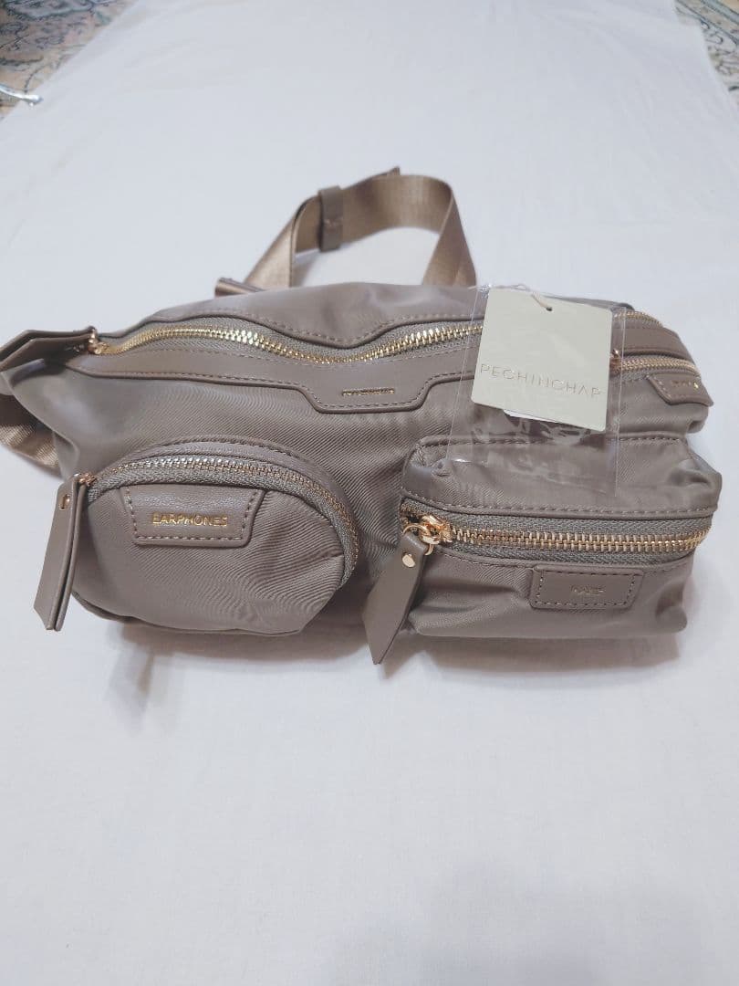 新品タグ付き ペシンシャ ポケットデザイン ショルダーバッグ グレー