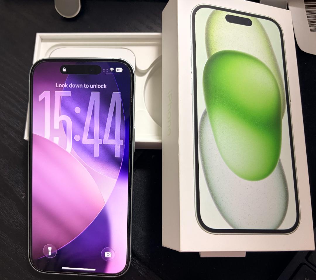 《美品》バッテリー90% - iPhone 15 グリーン 128GB