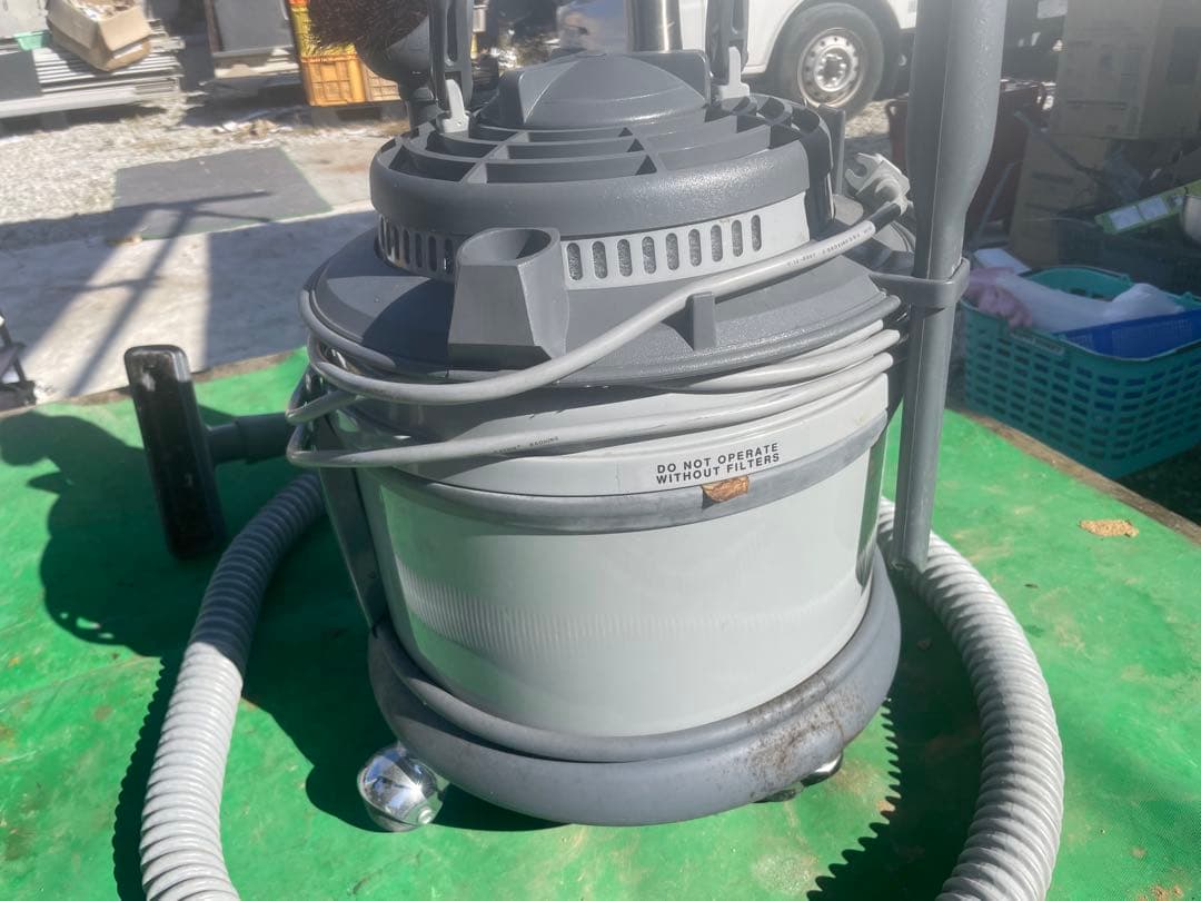 アメリカ製　業務用の乾湿両用掃除機