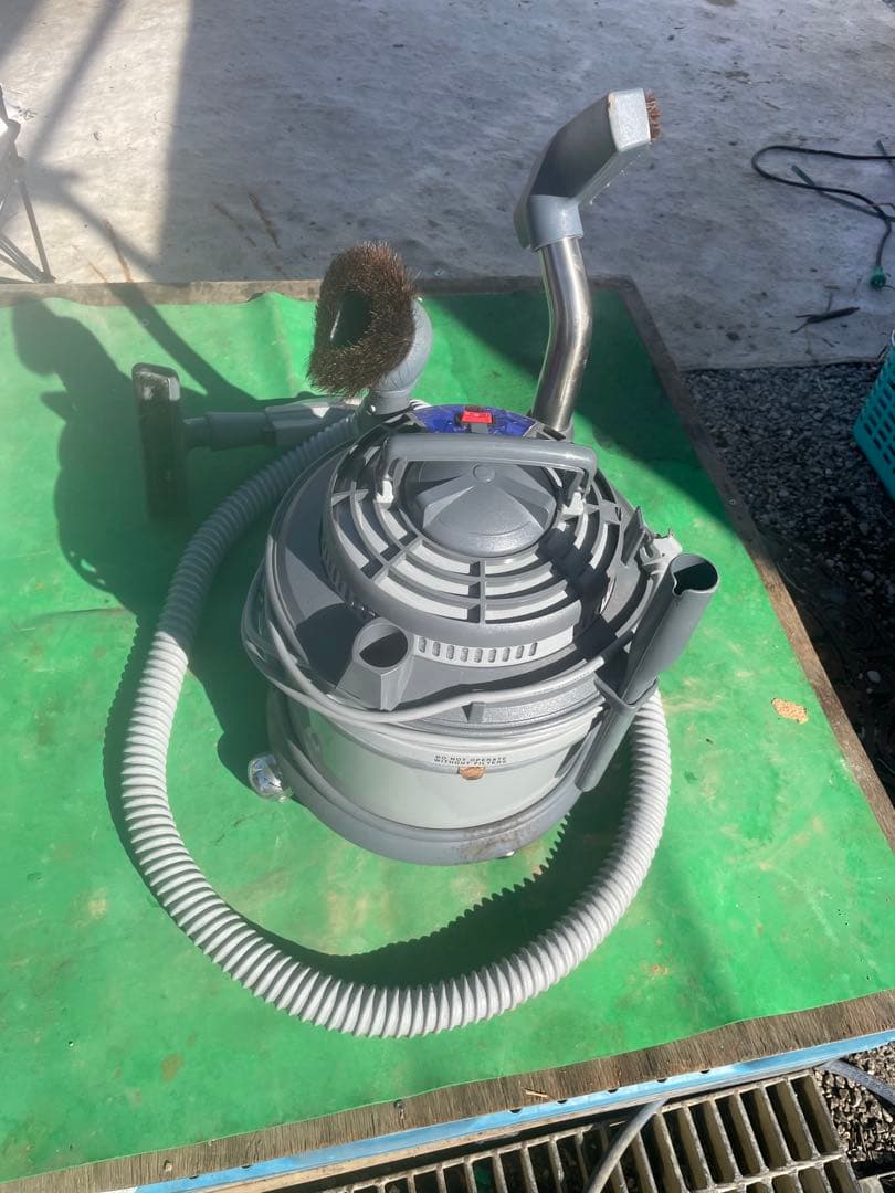 アメリカ製　業務用の乾湿両用掃除機