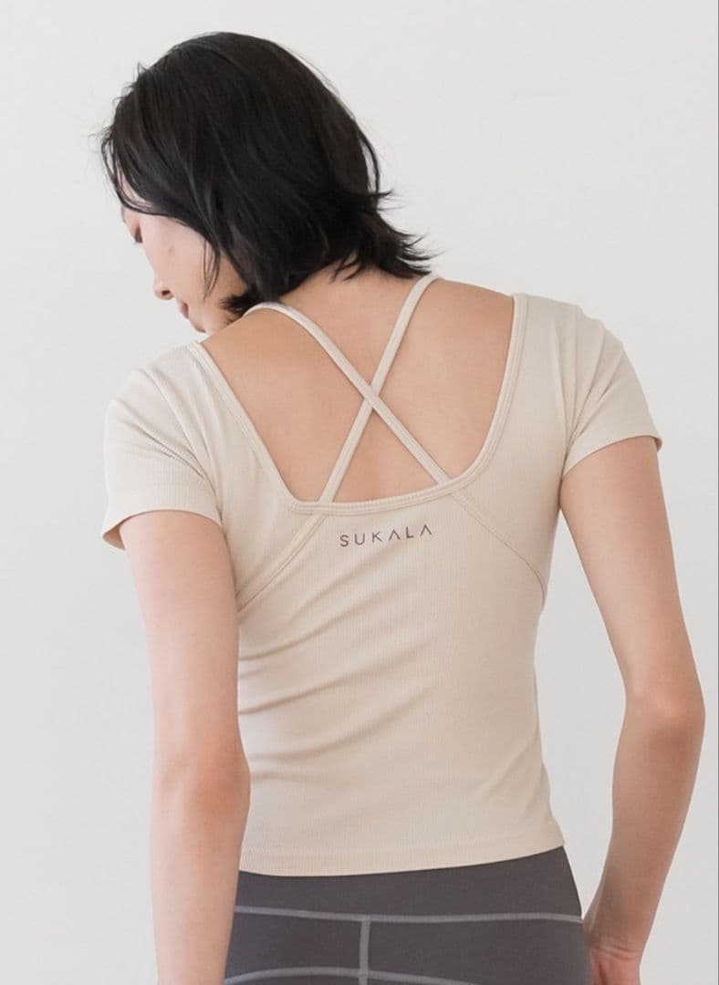 完売品　新品未開封【SUKALA】カップ付きオープンネックニット　Ｌ