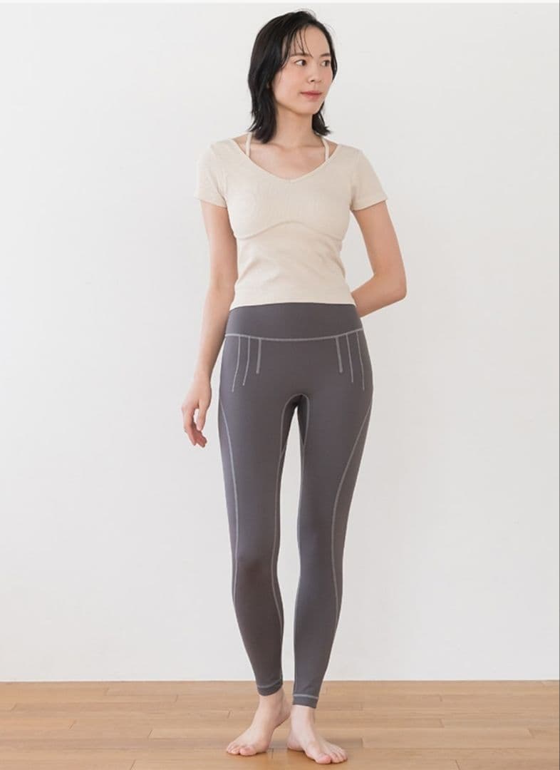 完売品　新品未開封【SUKALA】カップ付きオープンネックニット　Ｌ