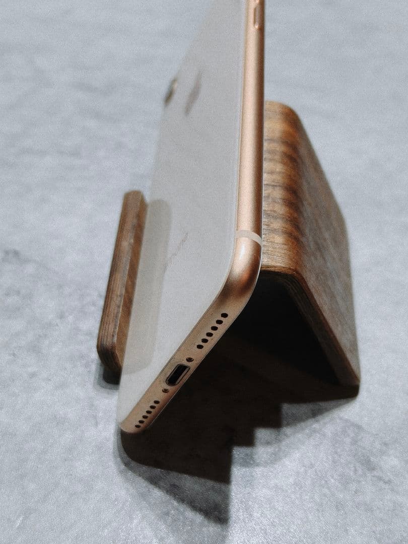 美品 iPhone8 64GB SIMロック解除済み スマホ