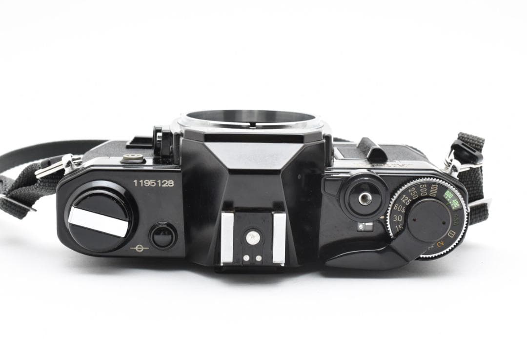 美品 CANON AE-1 ブラック フィルムカメラ　モルト新品交換済 B831