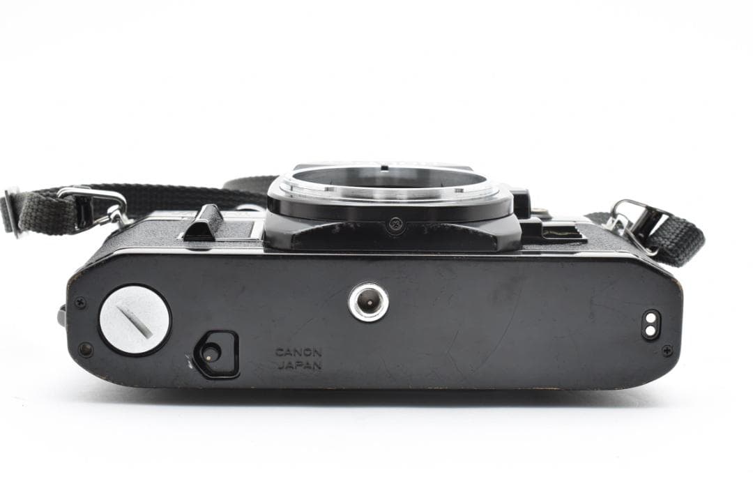 美品 CANON AE-1 ブラック フィルムカメラ　モルト新品交換済 B831