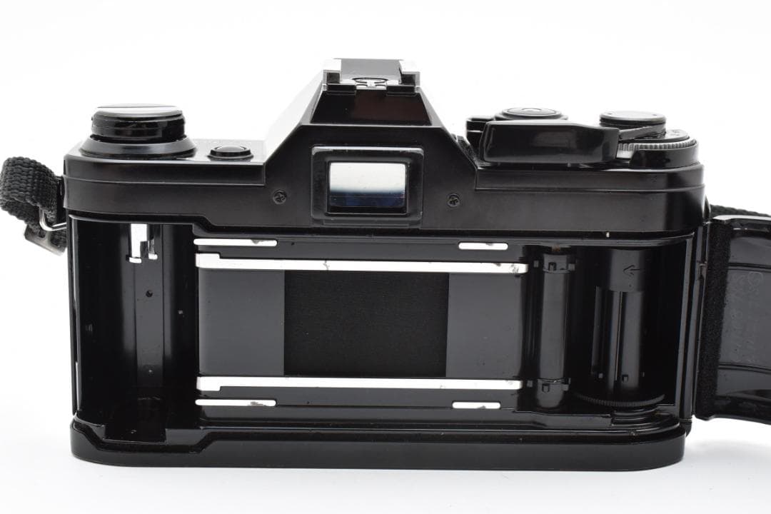 美品 CANON AE-1 ブラック フィルムカメラ　モルト新品交換済 B831