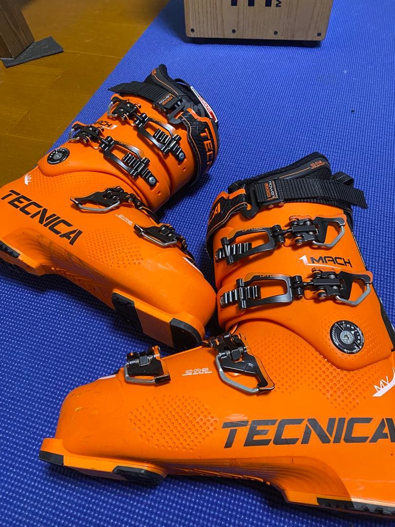 スキーブーツ　テクニカ