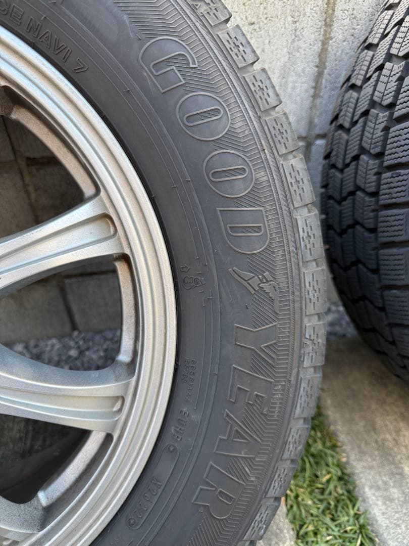 送料込み215/65R16 2022年製　溝7mm　アルミ付きスタッドレス