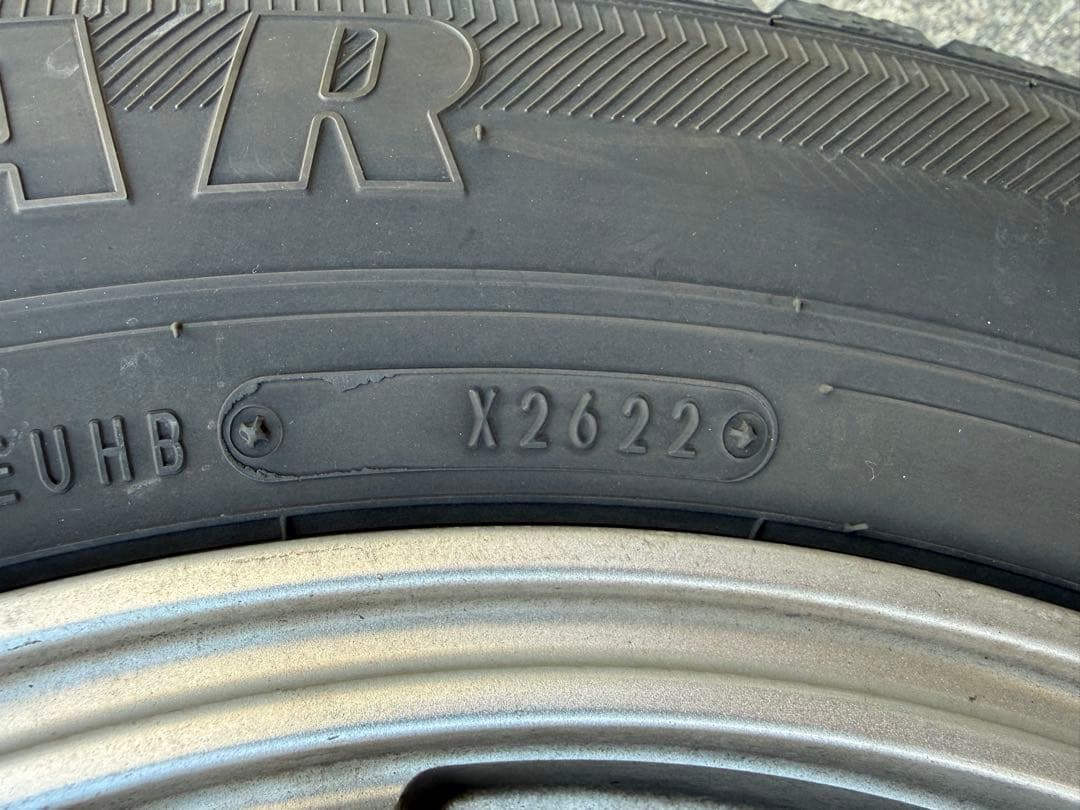 送料込み215/65R16 2022年製　溝7mm　アルミ付きスタッドレス