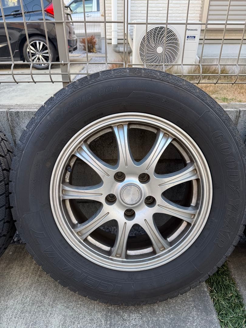 送料込み215/65R16 2022年製　溝7mm　アルミ付きスタッドレス