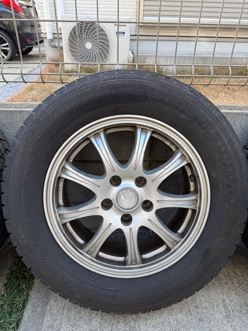 送料込み215/65R16 2022年製　溝7mm　アルミ付きスタッドレス