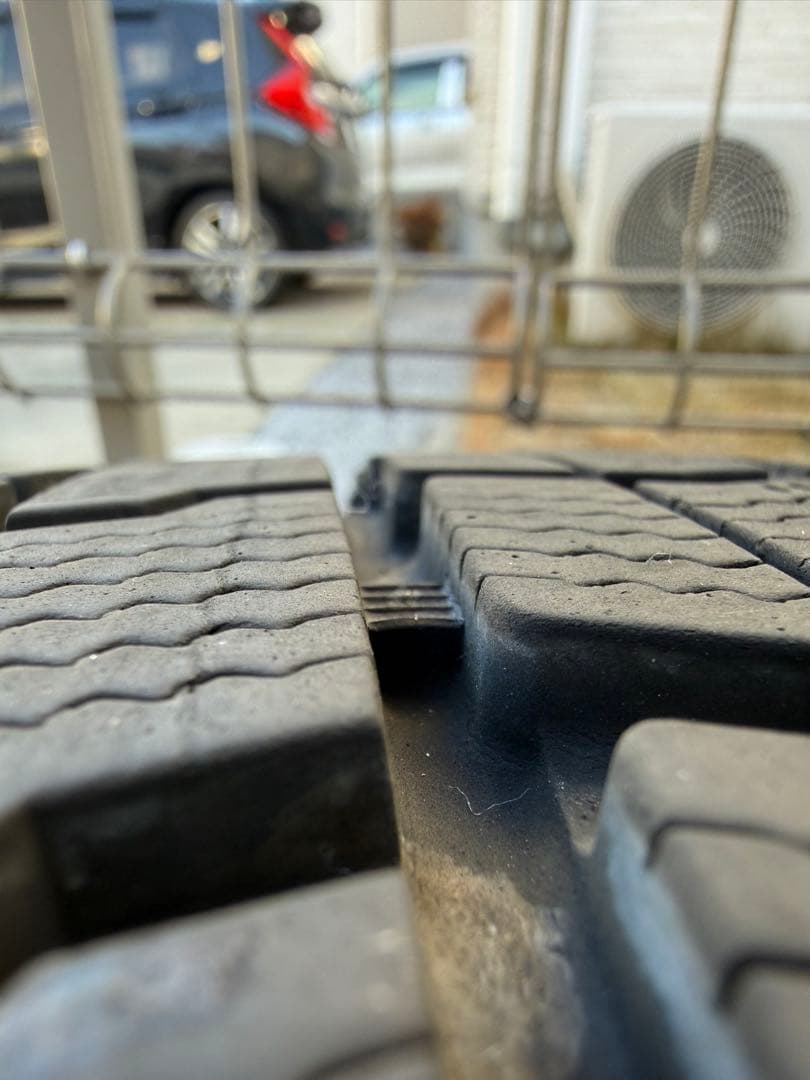 送料込み215/65R16 2022年製　溝7mm　アルミ付きスタッドレス