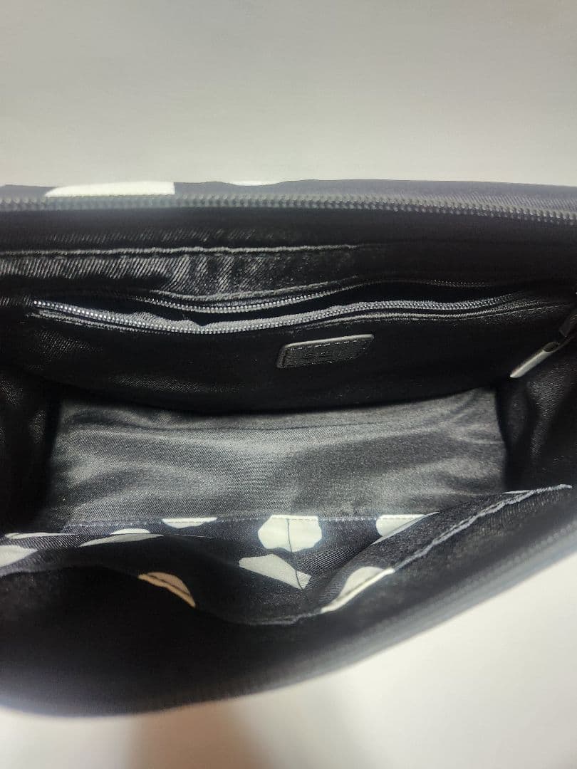 【美品】ear PAPILLONNER 本革 レザーショルダーバッグ ブラック