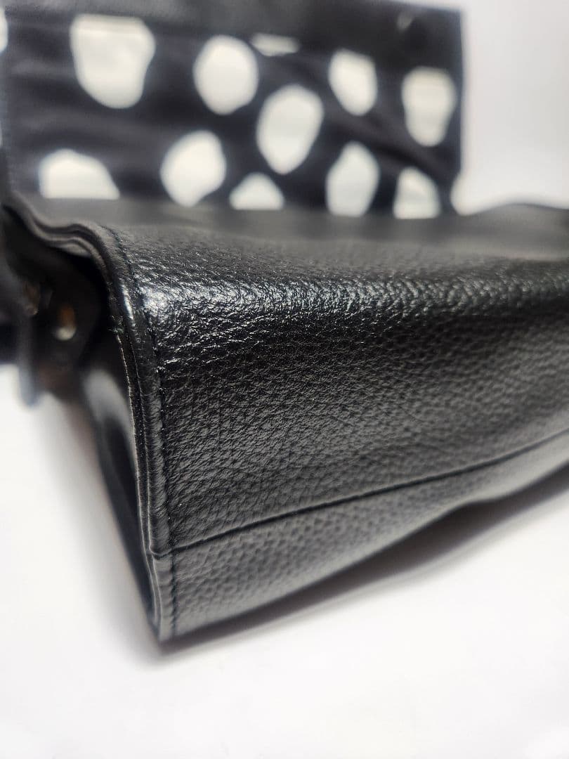 【美品】ear PAPILLONNER 本革 レザーショルダーバッグ ブラック