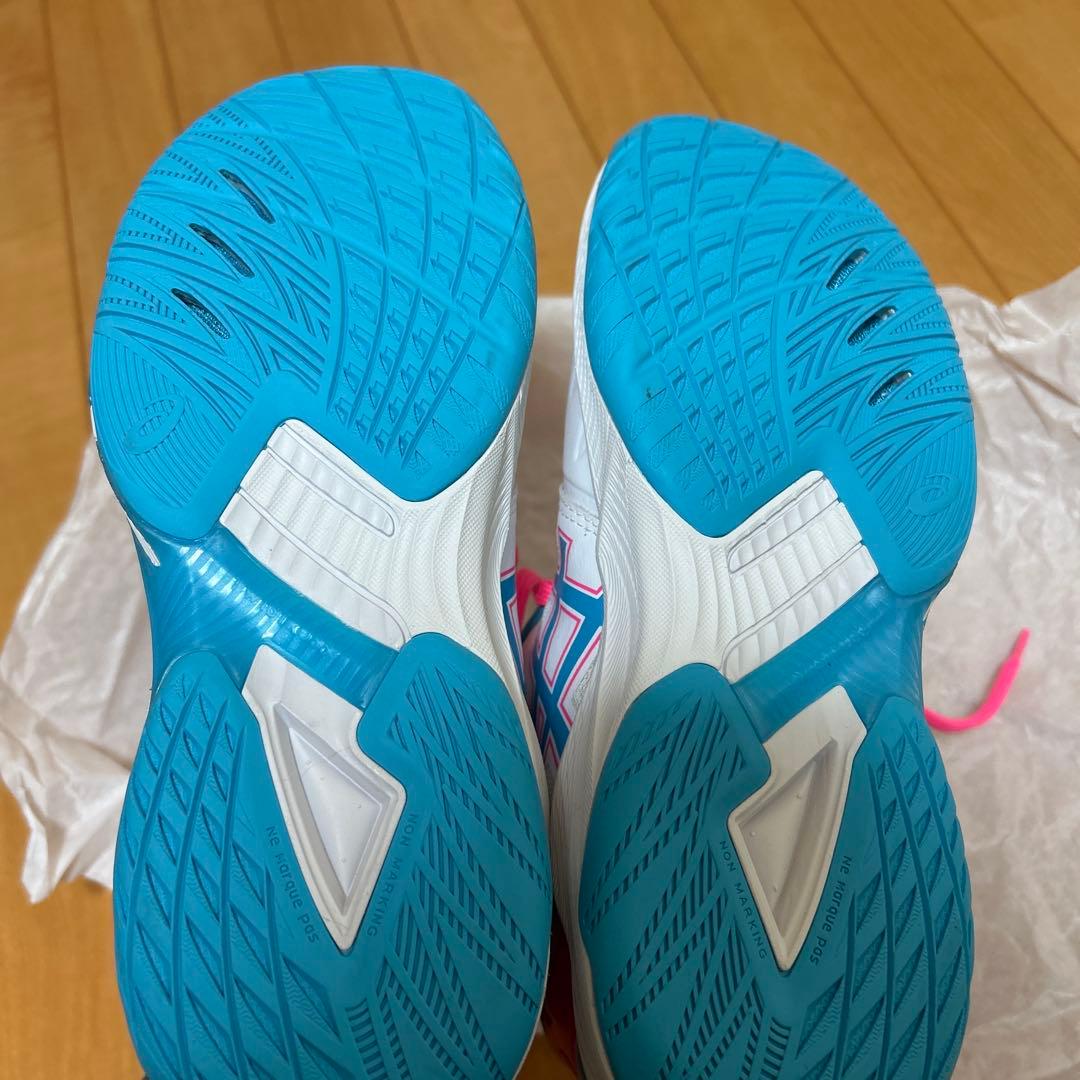 helloです　　asics バレーボールシューズ　ローカット
