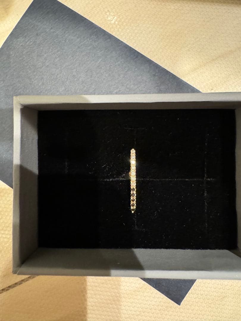 Gossamer ショートバー ダイヤモンド ・ブラックダイヤモンドピアス