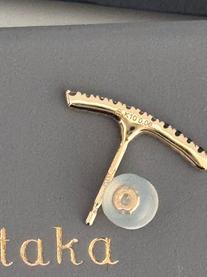 Gossamer ショートバー ダイヤモンド ・ブラックダイヤモンドピアス