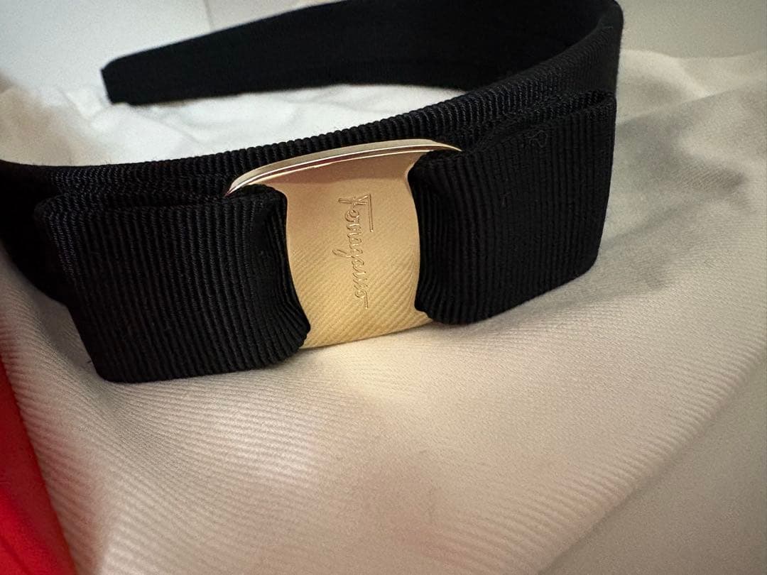 FERRAGAMO 黒リボンカチューシャ