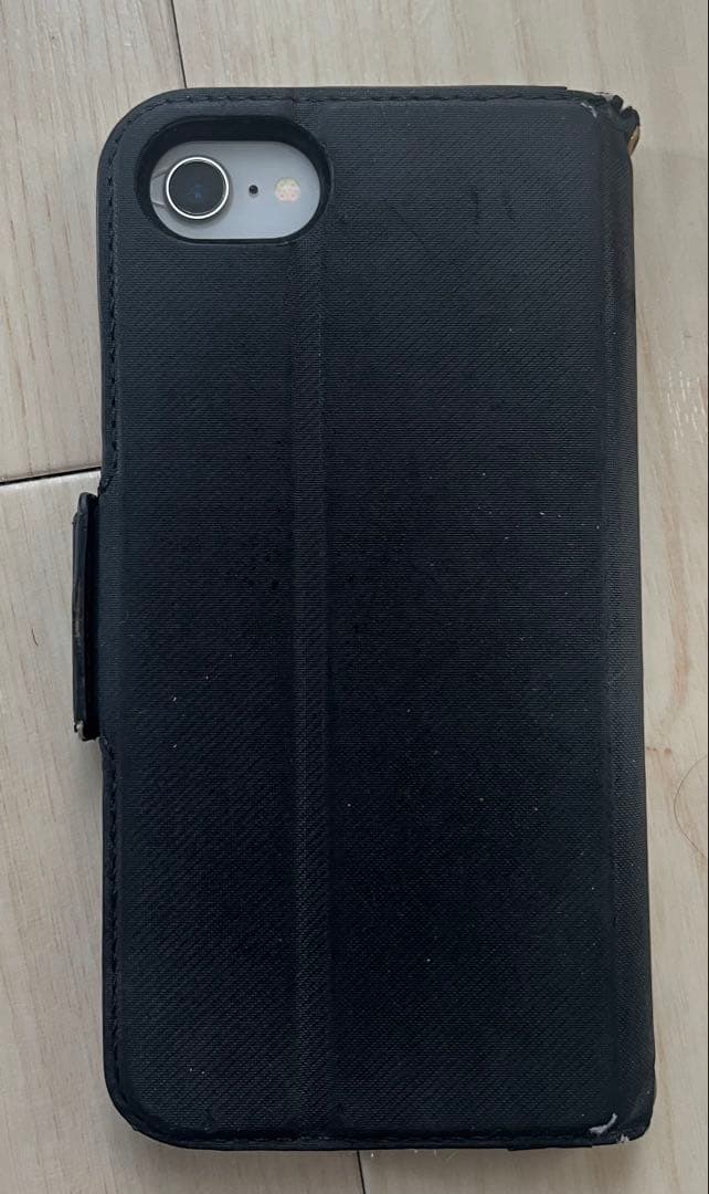 Apple iPhone 8 64GB 背面割れ