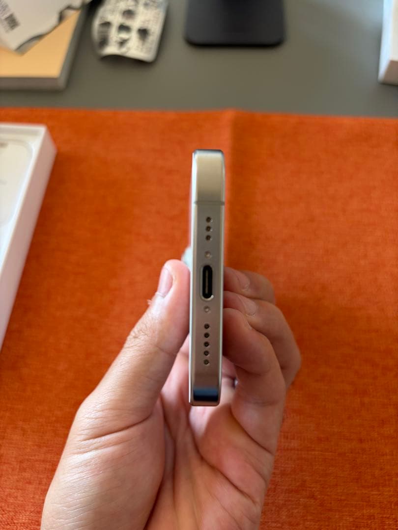 Apple iPhone 15 Pro ホワイト　128G SIMフリー