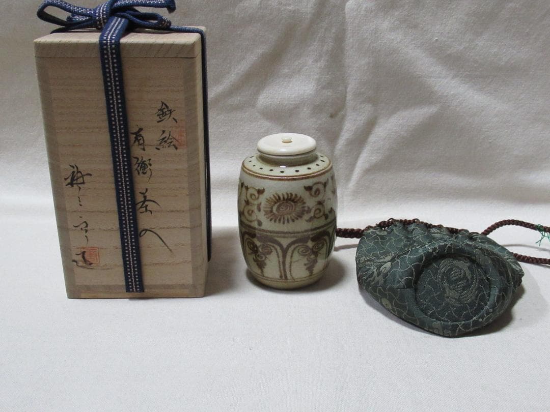瀬戸赤津窯　加藤唐三郎造　鉄絵　茶入　共箱