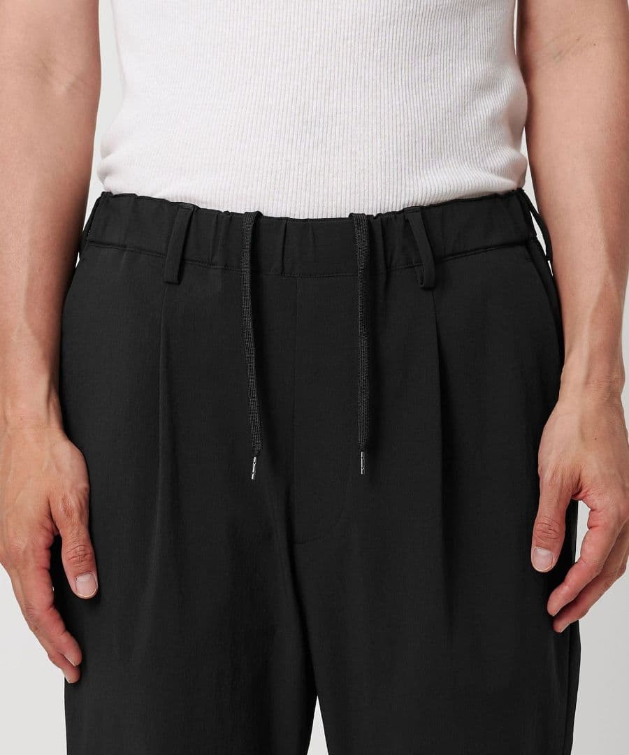 未使用級★BY 360 MASTER　1プリーツ　テーパードイージーパンツ　黒