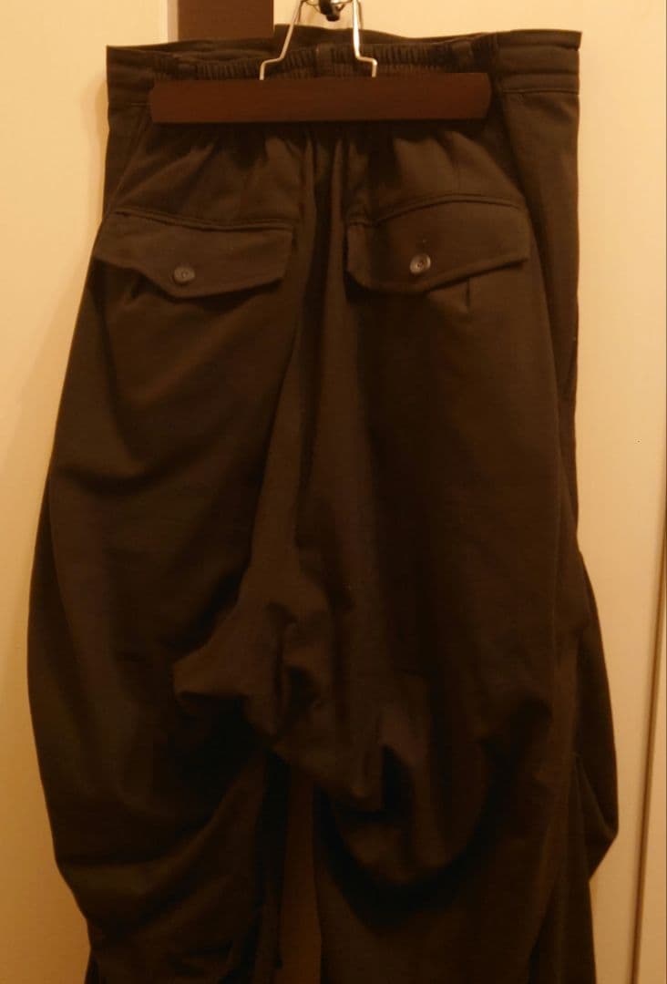 メゾンスペシャル ワイドランダムタックパラシュートパンツ