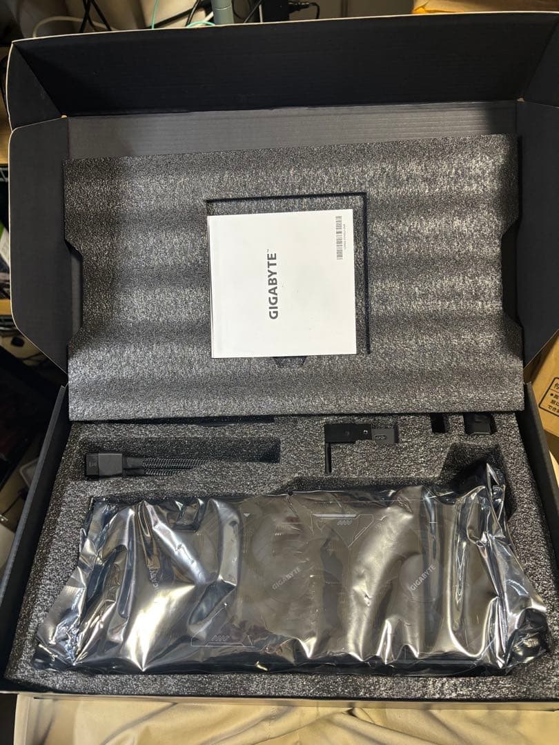 グラフィックボード・グラボ・ビデオカード GIGABYTE RTX5080 WINDFORCE OC SFF 16G