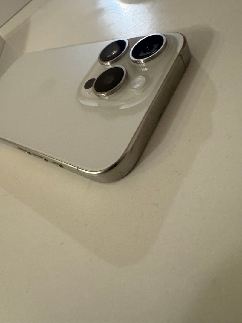 Apple iPhone 15 Pro ホワイトチタニウム 本体