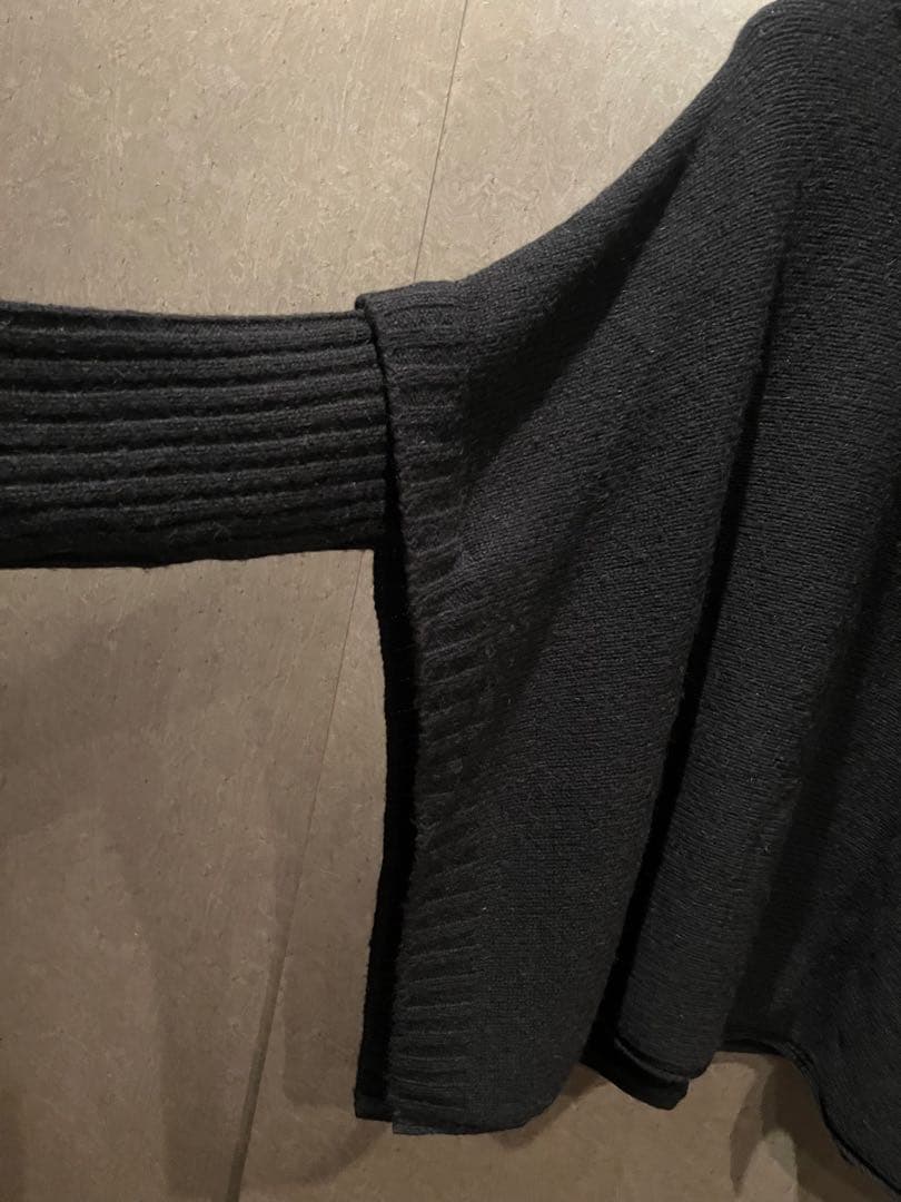 GUCCI BLACKタートルネック 袖付きポンチョ　ニットsize M⭐️