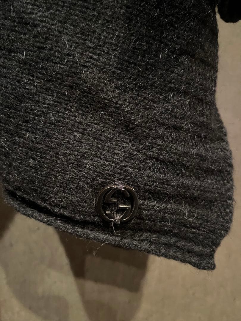 GUCCI BLACKタートルネック 袖付きポンチョ　ニットsize M⭐️