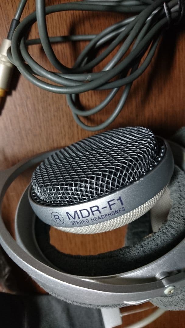 ヘッドホン SONY MDR-F1