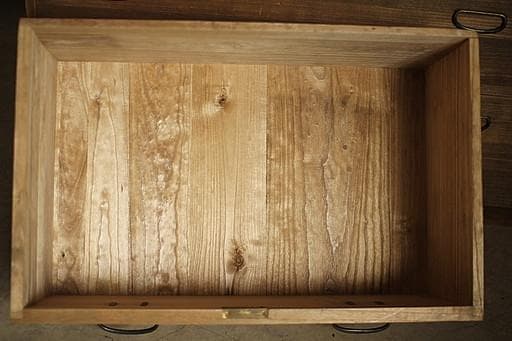 古い木製の引き出し4杯　チェスト　桐箪笥　タンス　収納　古家具　古民家　時代家具