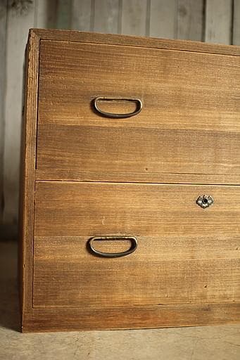 古い木製の引き出し4杯　チェスト　桐箪笥　タンス　収納　古家具　古民家　時代家具