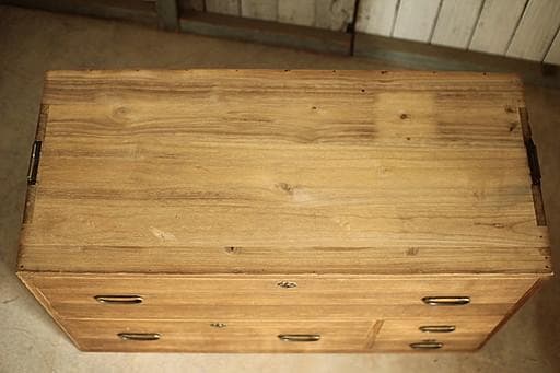 古い木製の引き出し4杯　チェスト　桐箪笥　タンス　収納　古家具　古民家　時代家具