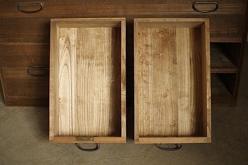 古い木製の引き出し4杯　チェスト　桐箪笥　タンス　収納　古家具　古民家　時代家具