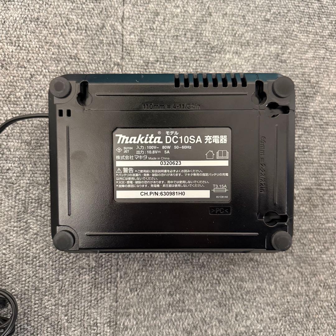 マキタ 充電式クリーナ CL108FD コードレス掃除機　バッテリー充電器付きY