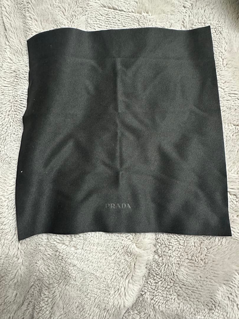 PRADA スクエア サングラス PR19ZSF 1AB5S0 ブラック