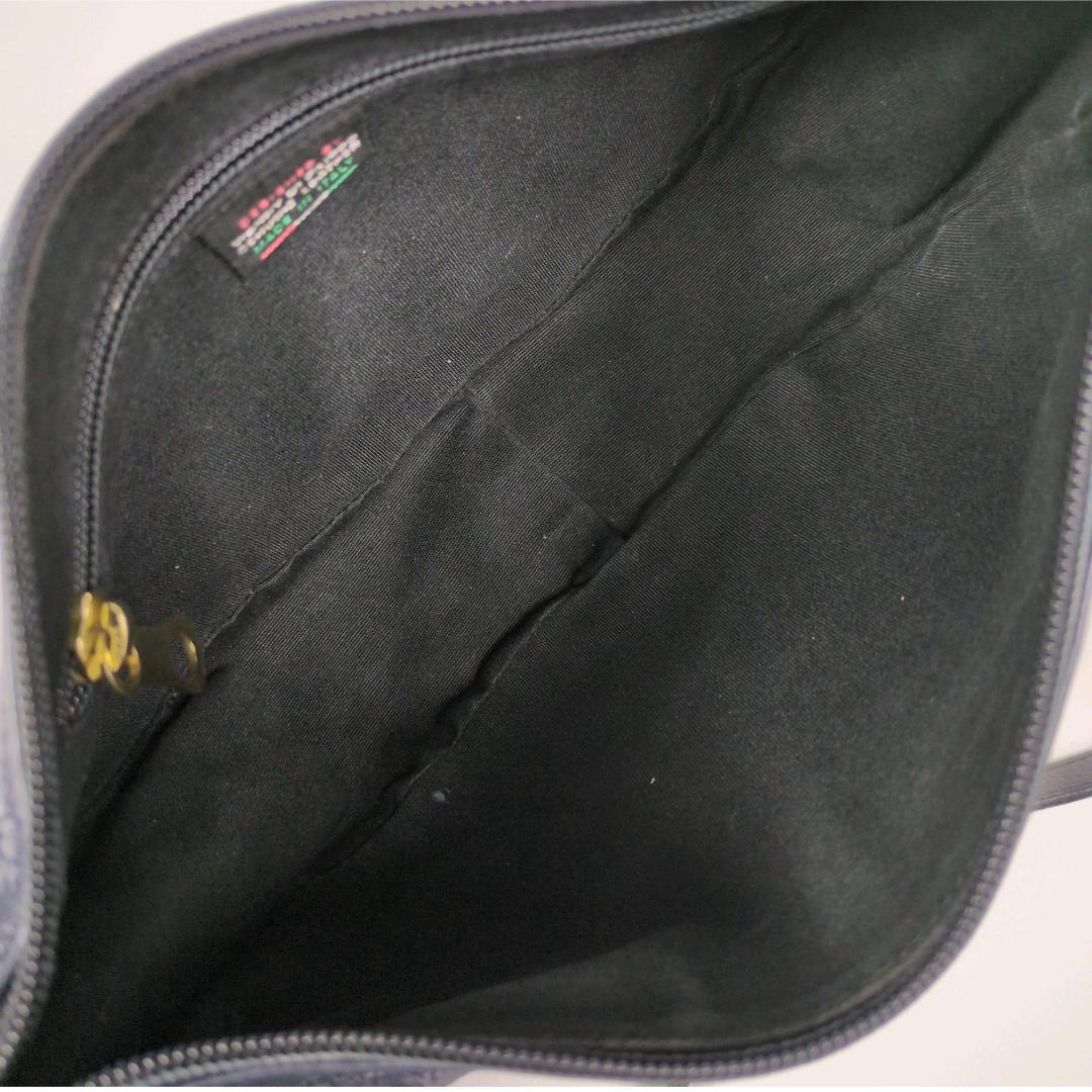 イルビゾンテ　ショルダーバッグ　ネイビー　レザー　ハーフムーン　三日月