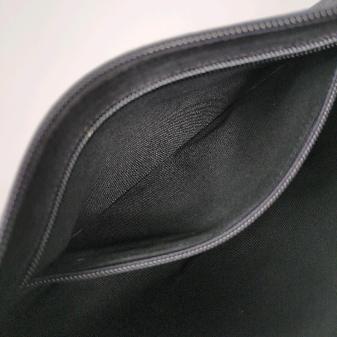 イルビゾンテ　ショルダーバッグ　ネイビー　レザー　ハーフムーン　三日月